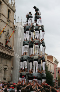 7de8 dels Castellers de Sants en plaça pròpia, el 12 de maig