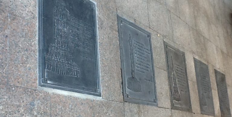 Les plaques a ‘la més castellera’