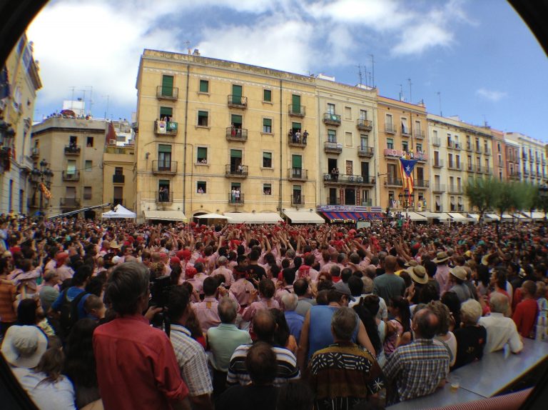 La plaça de la Font esclata