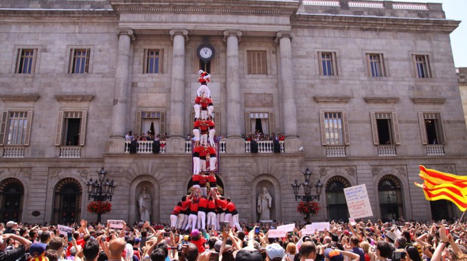 La febre castellera bull a Barcelona