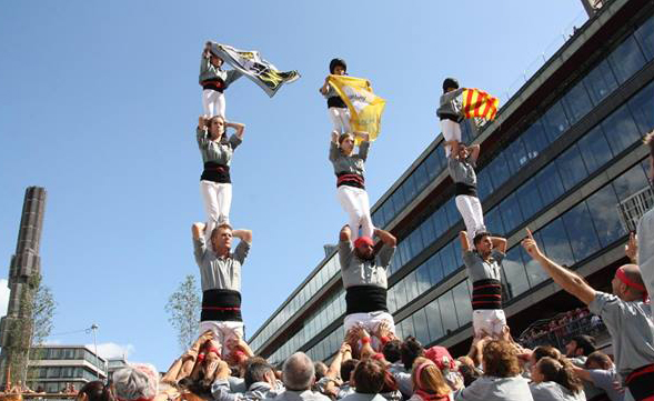 Els castells fan la volta al món