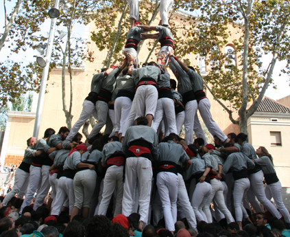 Sants s’emmanilla amb la torre