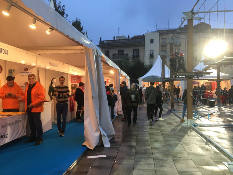 La Fira Castells desafia la pluja