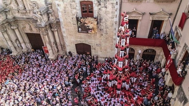 El grup de 9 s’amplia per dalt i per baix