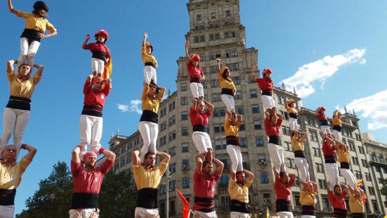 El món casteller condemna la repressió de l’Estat