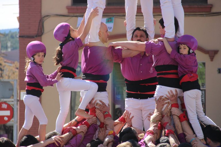 A Igualada avancen de tres en tres