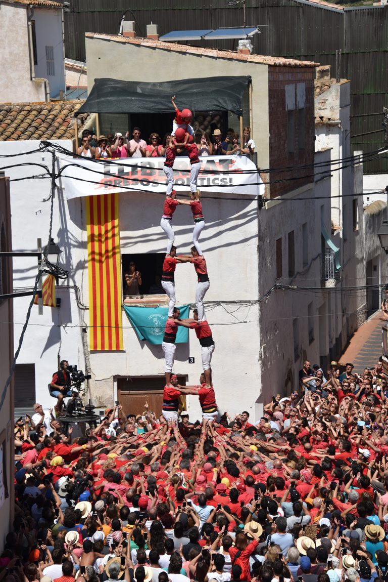 Placa per a la Joves i diada per a la Vella