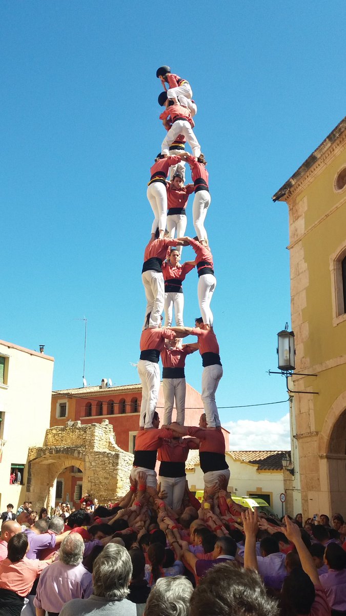 Els castells de 8 comencen a rodar