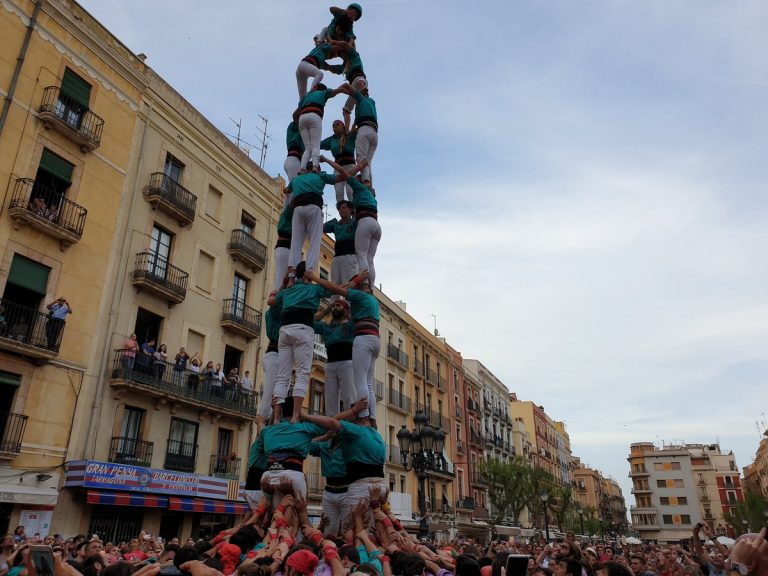 Sant Joan de tons lila i verd a Tarragona