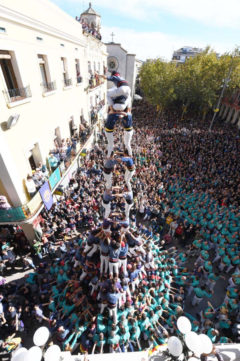 La dimensió de les pinyes pròpies als castells