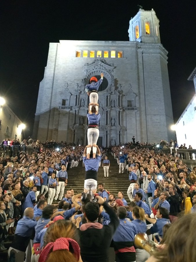 El pilar que enamora Girona