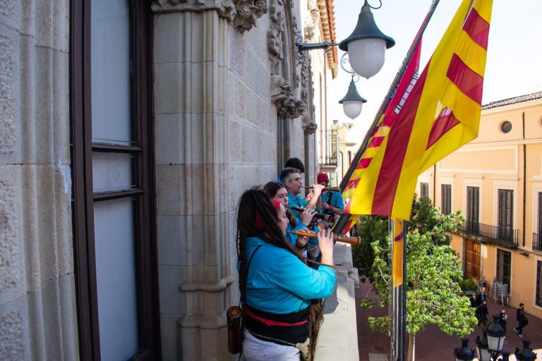 Escenes simbòliques en un nou cap de setmana amb restriccions