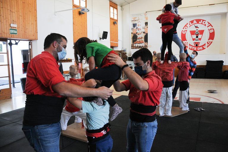 Arrenca l’activitat a Valls amb l’expectativa, si hi ha sort, d’un pilar per Sant Joan