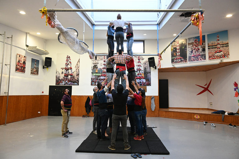 Té sentit un grup bombolla de 20 o 25 castellers?