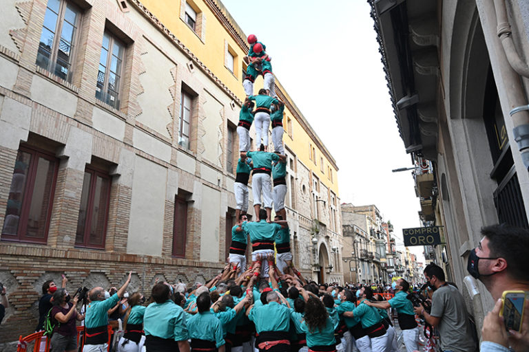 Els Castellers de Vilafranca porten castells de 7 en la primera actuació de la represa