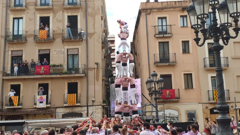 La plaça de la Font recupera els castells per Santa Tecla