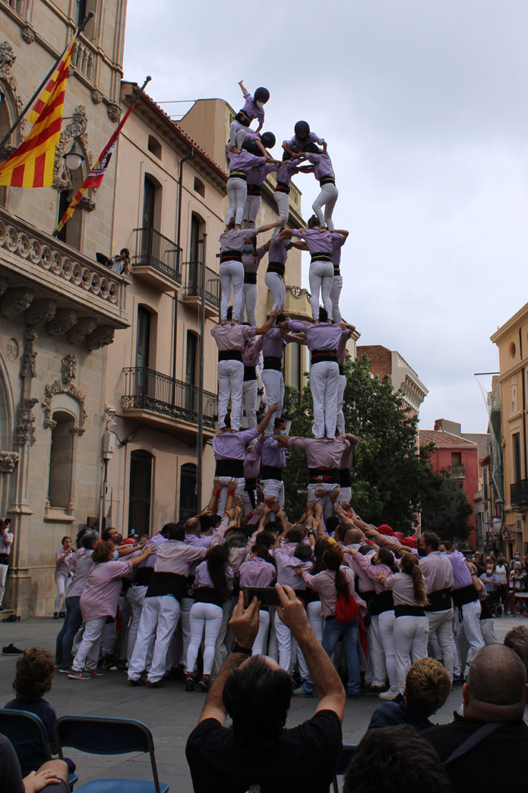 Joves i Minyons surten amb els 7 pisos