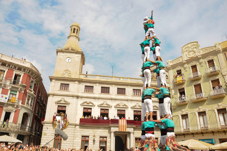 El Mercadal veu el primer castell de 8 de la represa, de la mà dels verds
