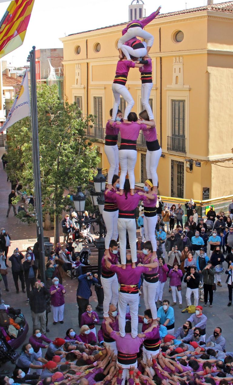 23 colles estrenen castells al Baròmetre