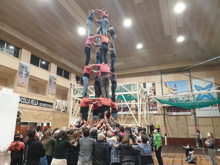 Recta final de la Festa Anyal rosada amb actuació inclosa