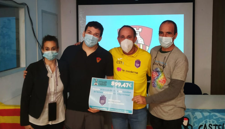 Els castellers de Terrassa recapten fons per la salut mental