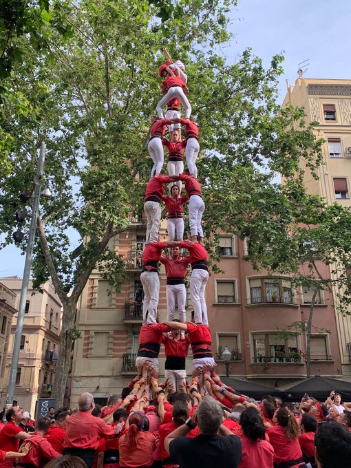 Els castells de 8 entren en el caseller de Joves, Jove, Capgrossos i Xiquets
