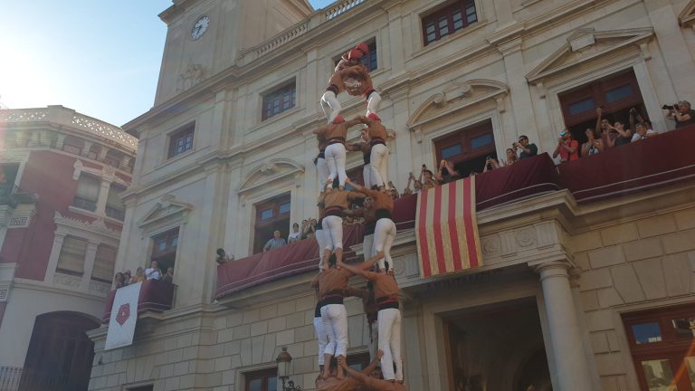 Dissabte 25, 19h. Els Xiquets de Reus planten el seu primer castell de 8 de l’any.