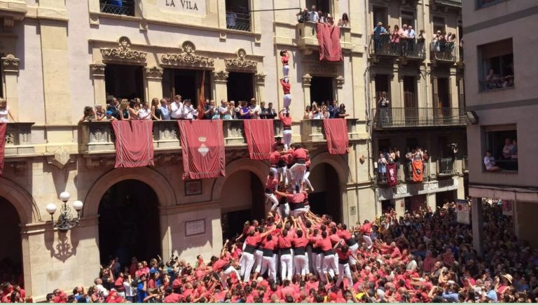 Els castells de 9 tornen al km 0 casteller