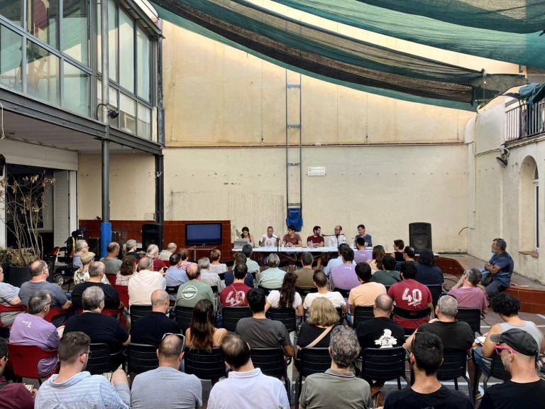 Dissabte 23, 16h. Els Minyons aproven traslladar el local a les naus de Cal Reig.
