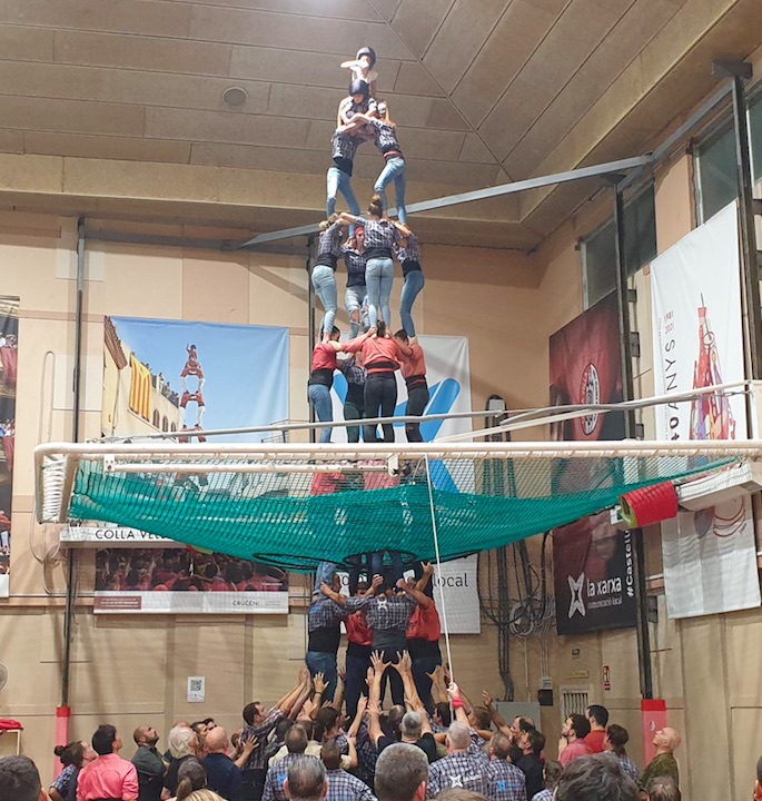 Dissabte 13, 7.30h. La Vella fa el 4de7 net a assaig.