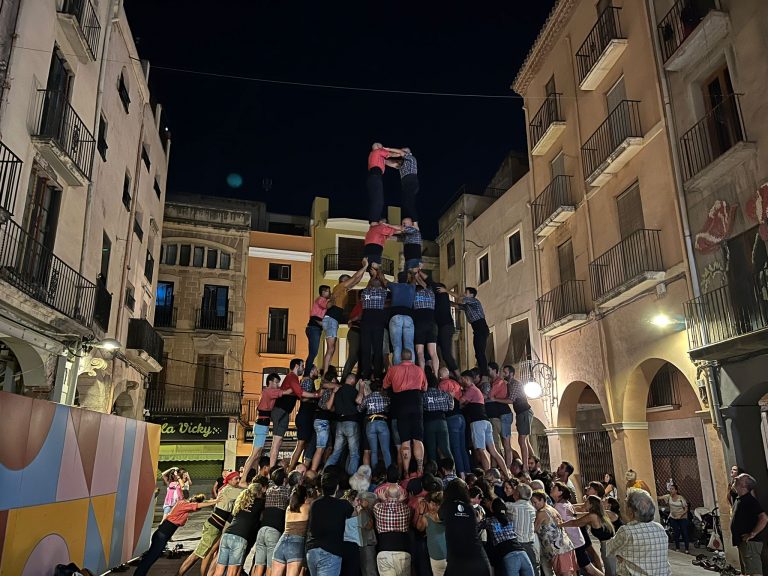 Dimecres 24, 22.30h. La Vella porta l’assaig a la plaça de l’Oli.
