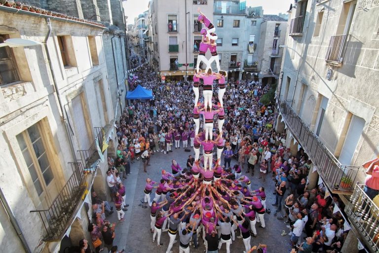 Diumenge 21, 9h. Doblet de vuit dels Moixiganguers en la tornada de vacances.