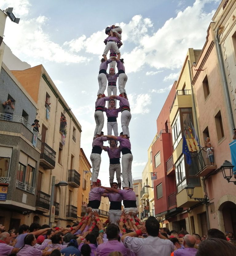 Diumenge 14, 20.30h. La Jove dobla castells de 8 i Serrallo estrena el 4de7a a la Canonja.