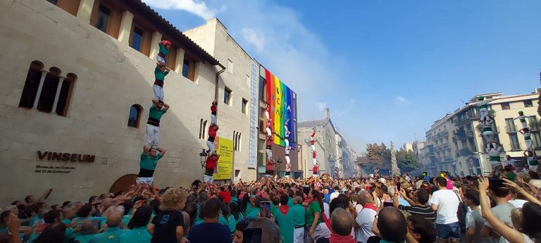 La contracrònica: alegria, abraçades, cerveses i ventalls