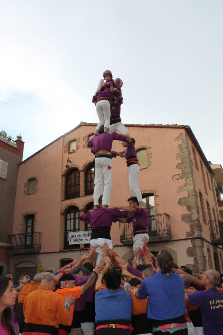 Dilluns 5, 12h. 81 colles ja han fet enguany un castell de 6 com a mínim.