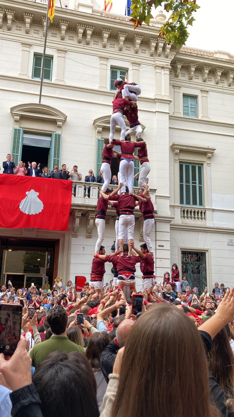 Diumenge 9, 14h. Els Castellers de Sarrià estrenen el 4de7.