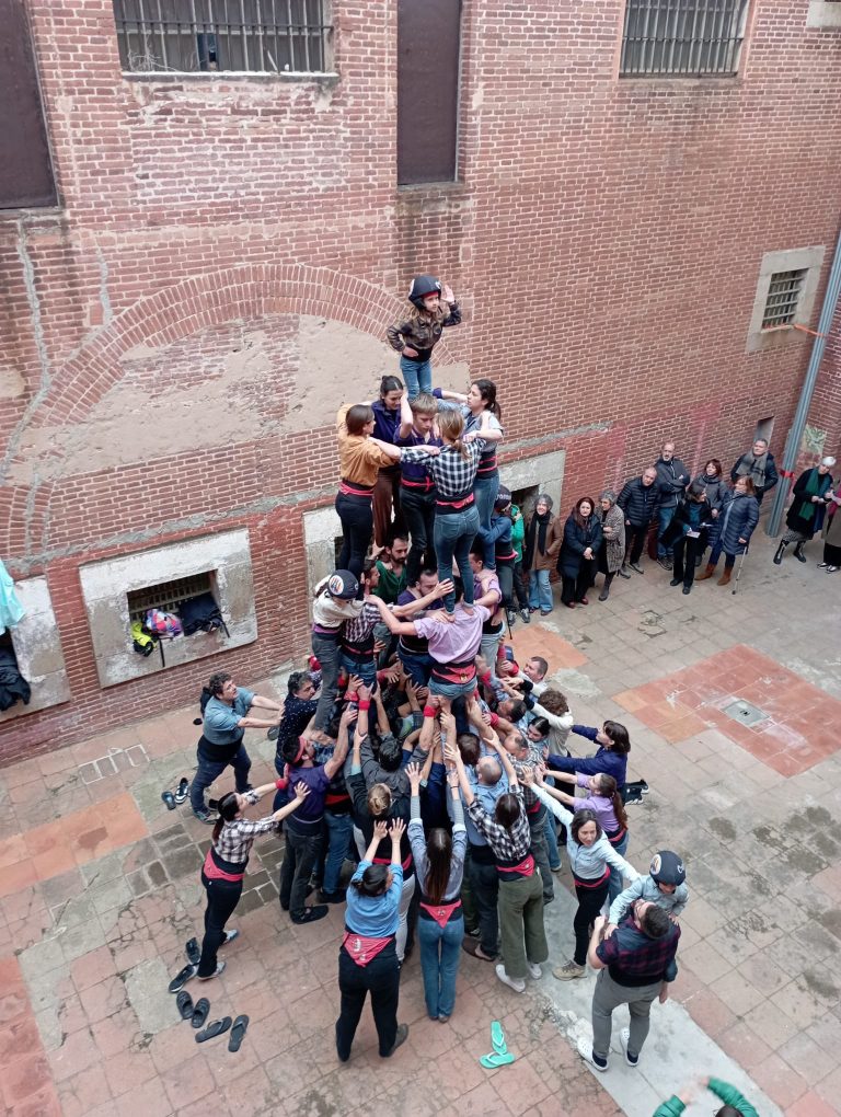 Els ‘bandarres’ arriben al 7 i tres colles porten castells de 6
