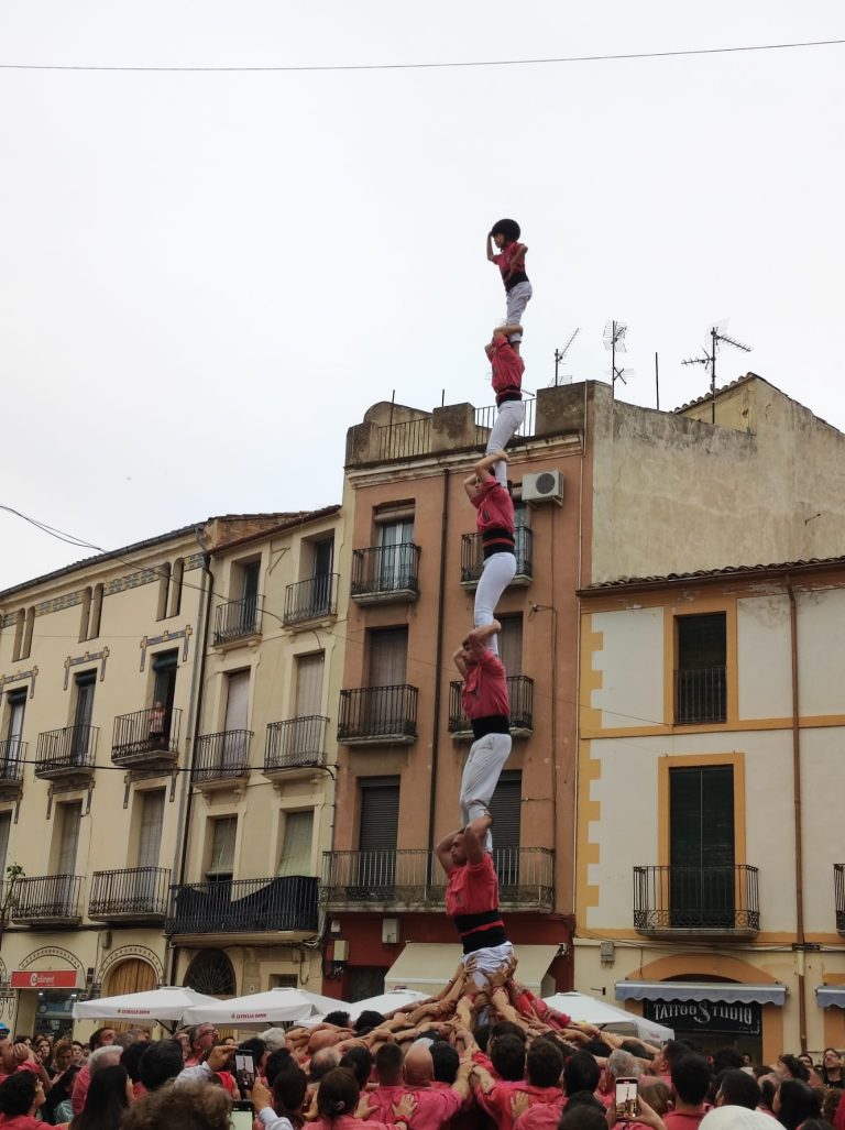 Nou colles tanquen l’abril amb estrena