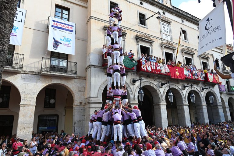 La Jove encaixa peces i exhibeix resultats