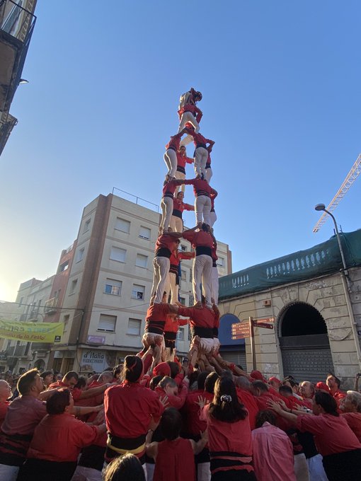 Barcelona fa les paus amb el 4de8