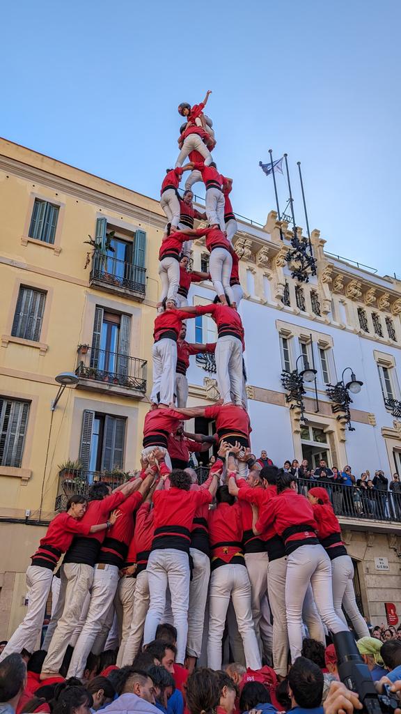 Els Castellers de Barcelona tornen al 9 i els Capgrossos acaben amb alt nivell