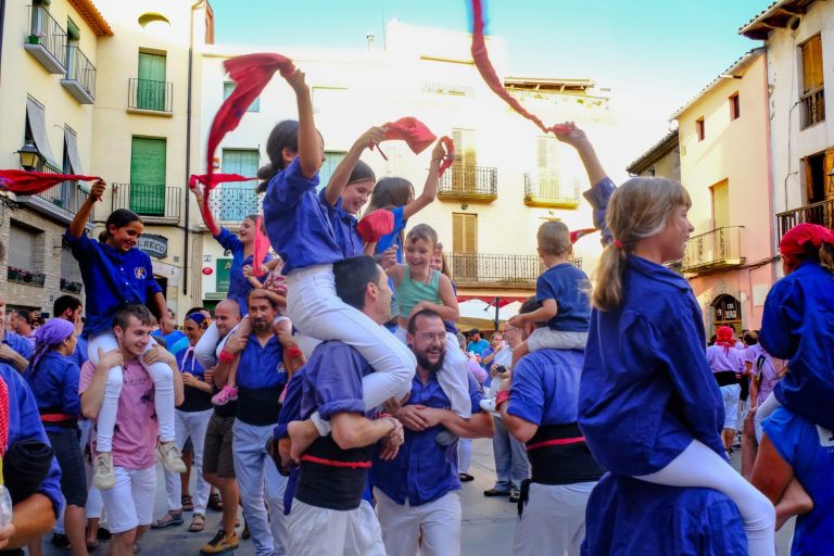 Pobles petits, reptes grans: fer castells en entorns de baixa demografia
