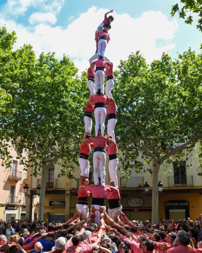 Els castells de 8 floreixen en un cap de setmana farcit de diades
