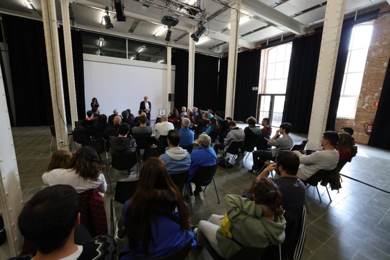 Gestió i música castellera amplien coneixements