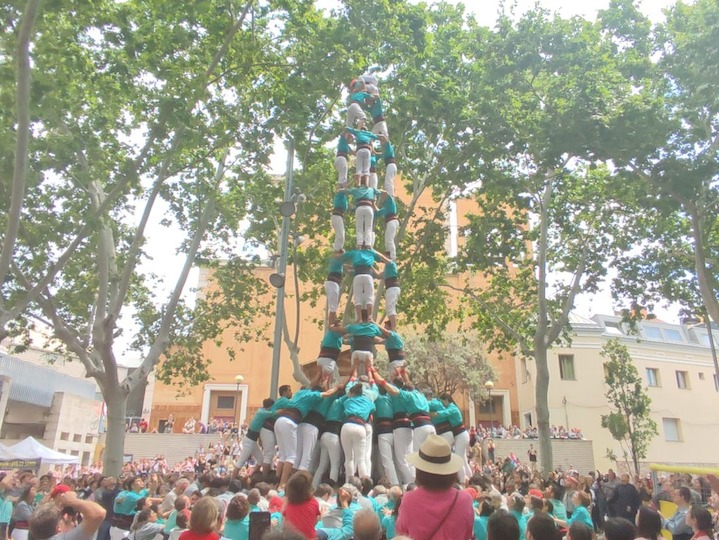 Els folres es reparteixen per les places i els Verds pugen una nova marxa