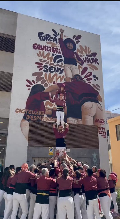 Parets que parlen de castells