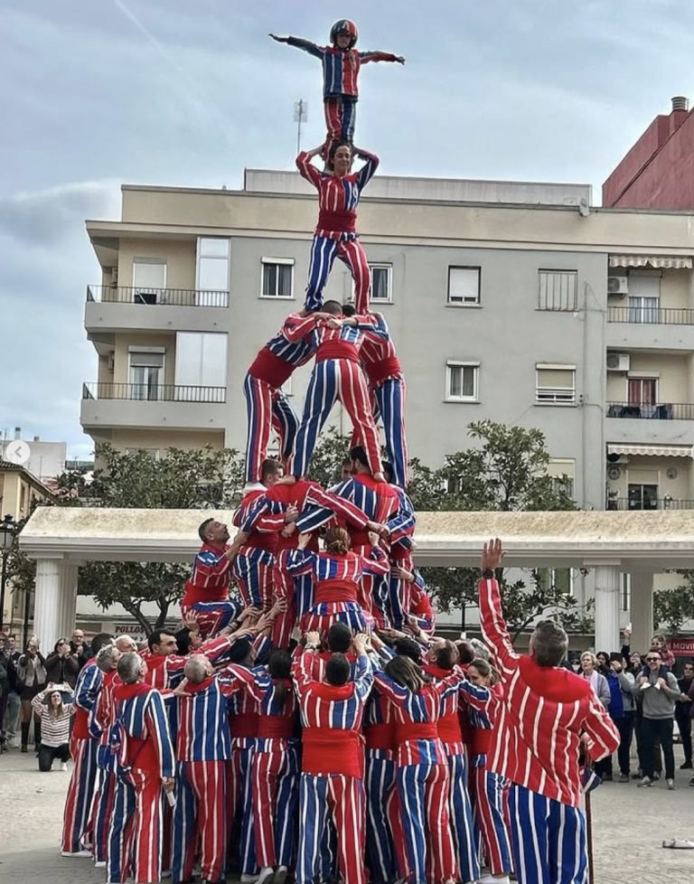 Algemesí torna a enfaixar-se entre la tristesa i la determinació