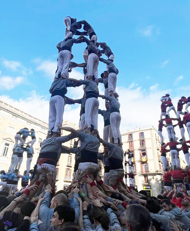 Dinou castells de 7 a la plaça Sant Jaume