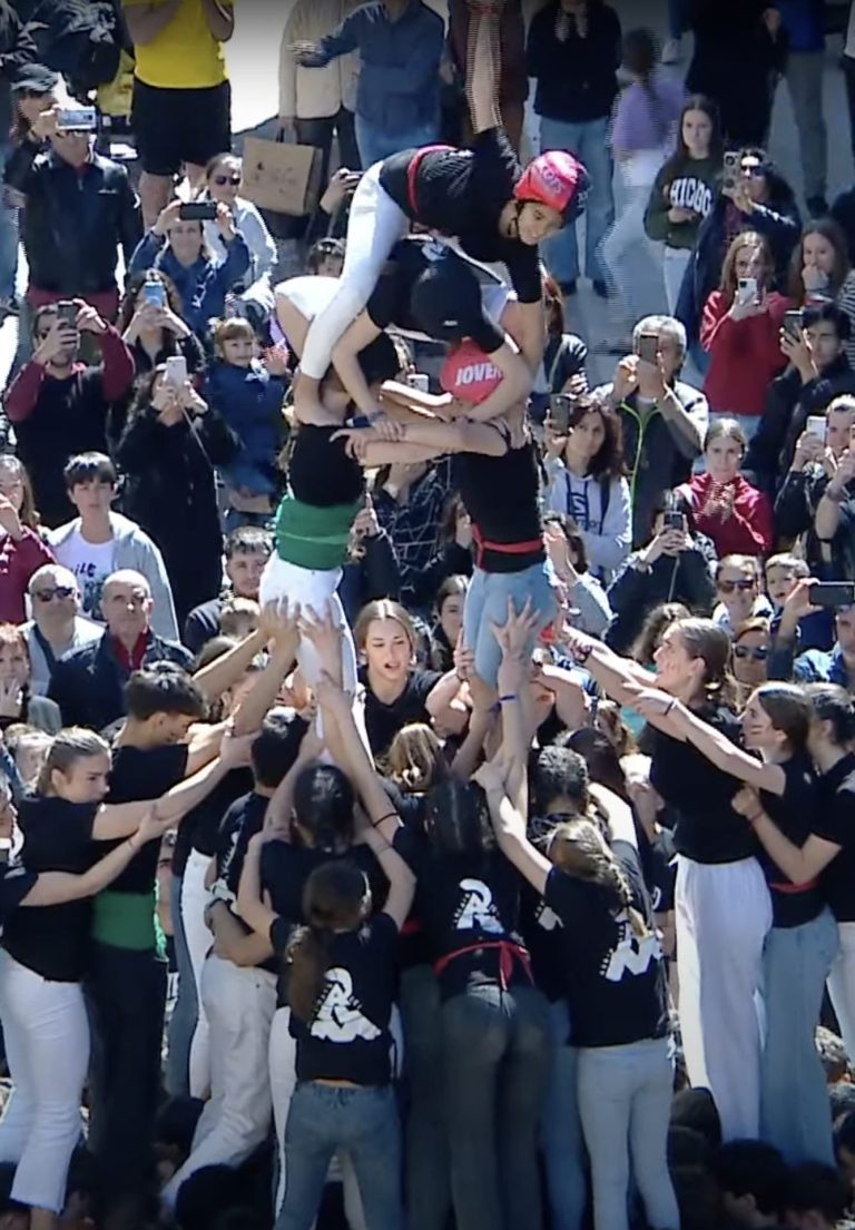 Una fàbrica de castellers i una turbina de motivació