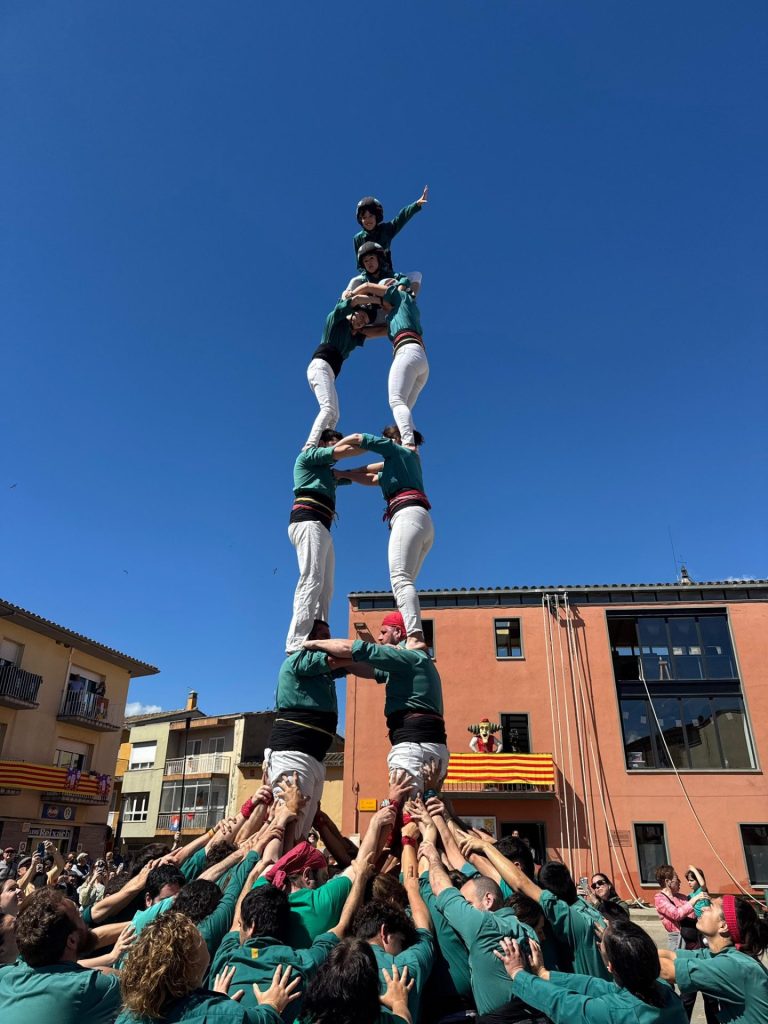 Dia de la mona amb dues actuacions de 6